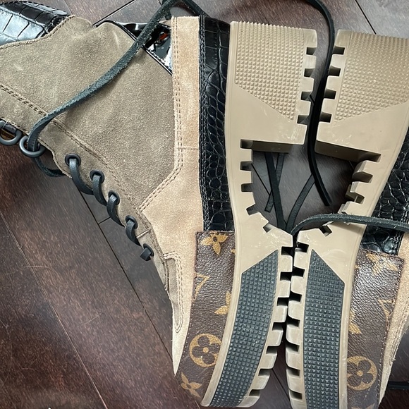 LOUIS VUITTON BOOT - Picture 9 of 10